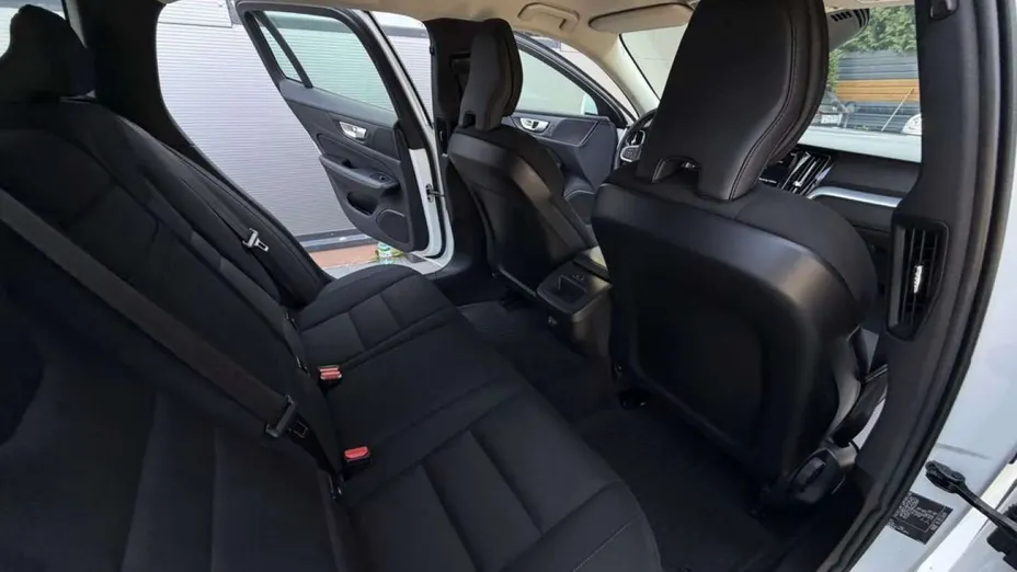 VOLVO V60 -