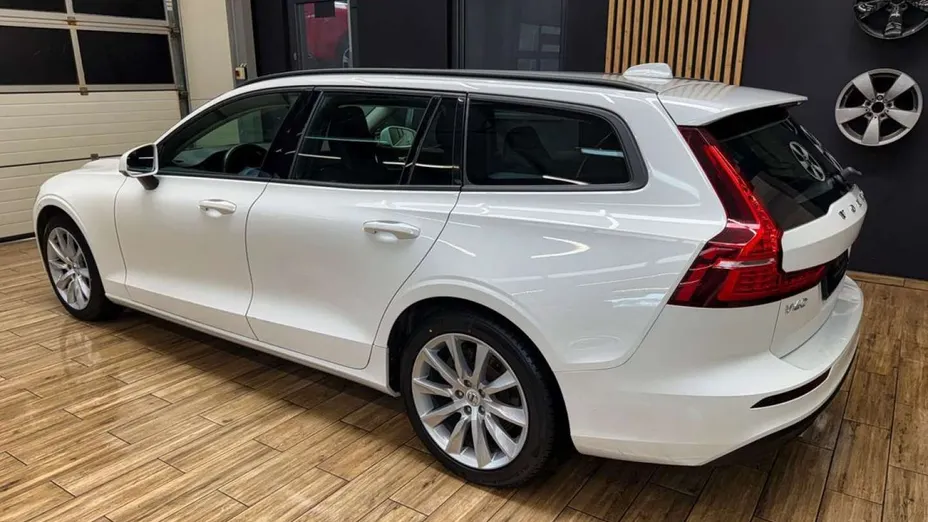 VOLVO V60 -