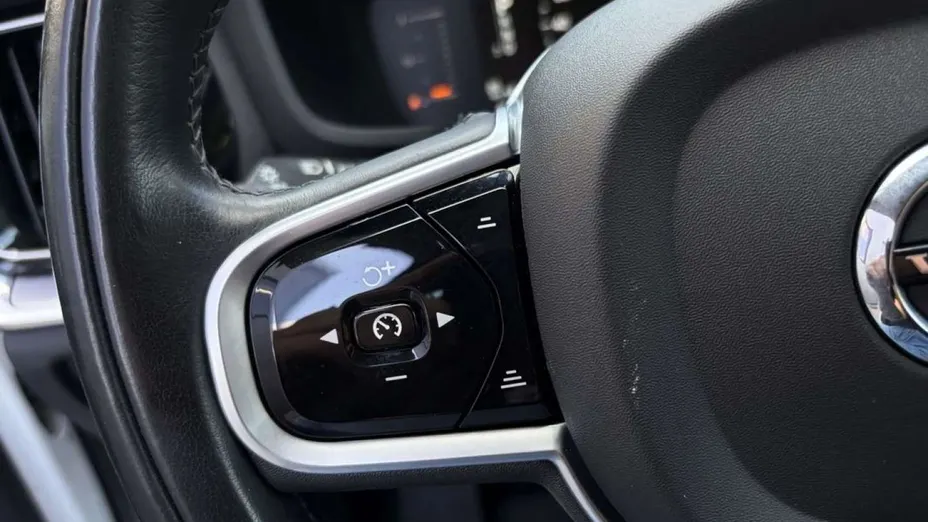 VOLVO V60 -