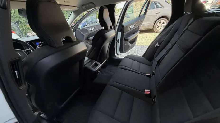 VOLVO V60 -