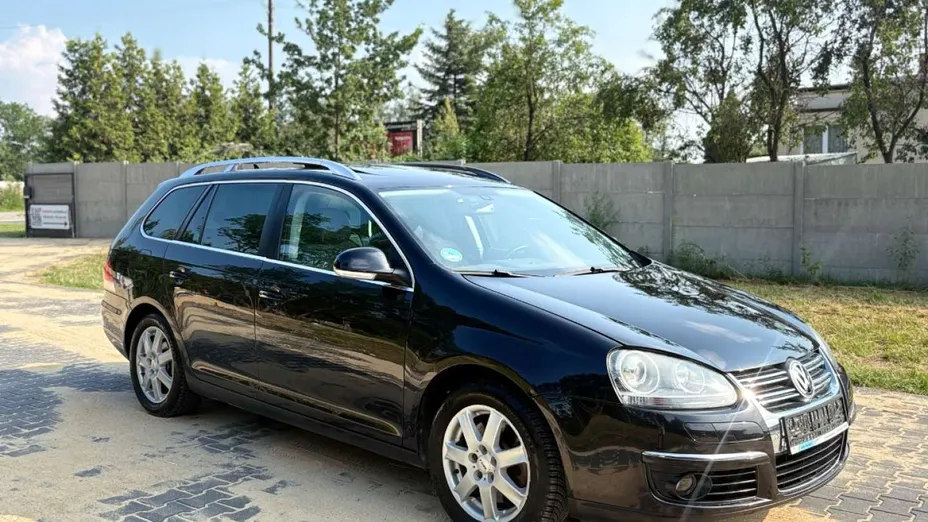 VOLKSWAGEN Golf -