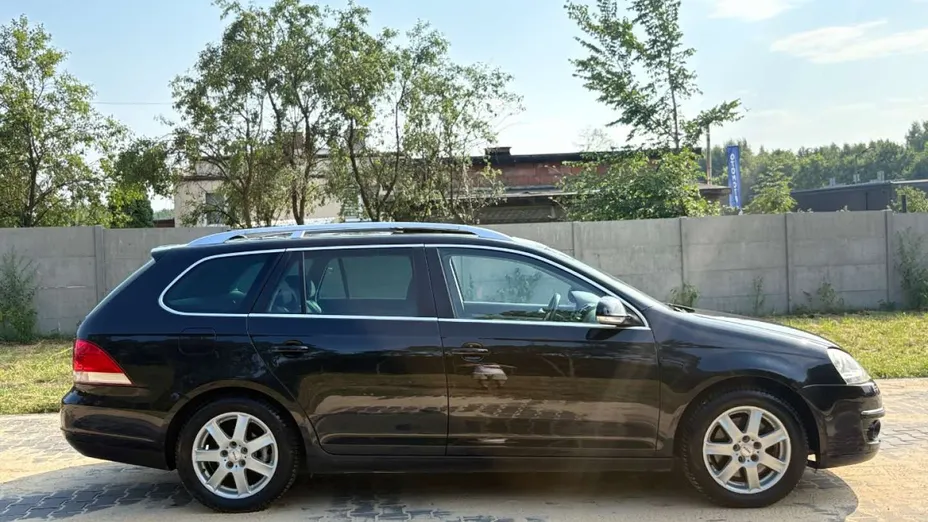 VOLKSWAGEN Golf -