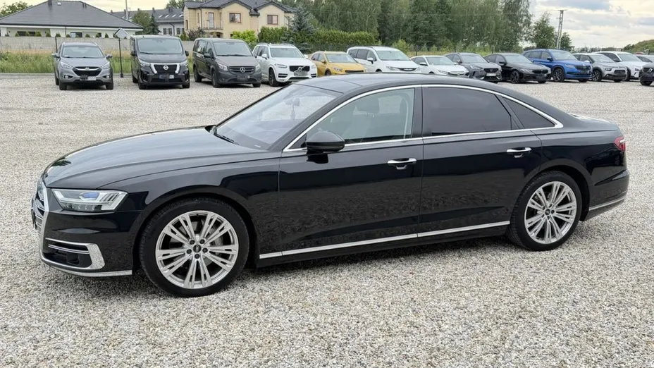 AUDI A8 -