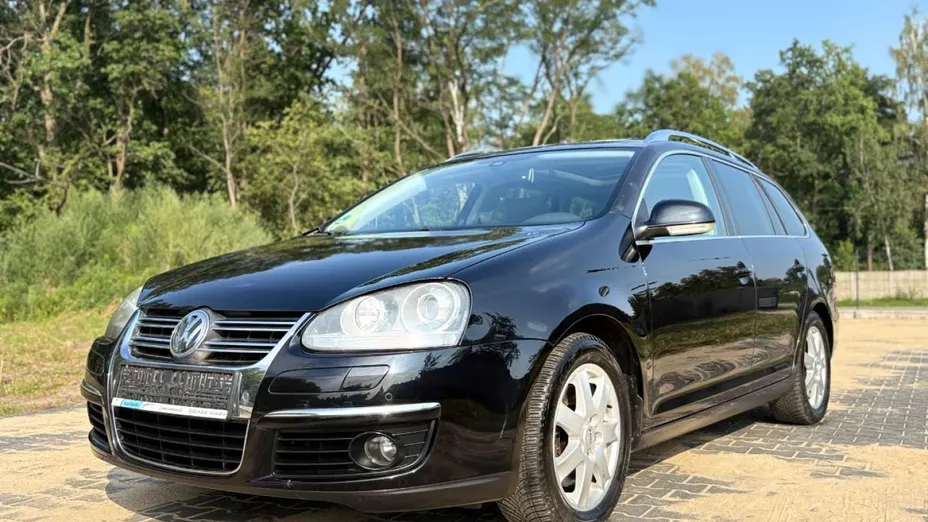 VOLKSWAGEN Golf -
