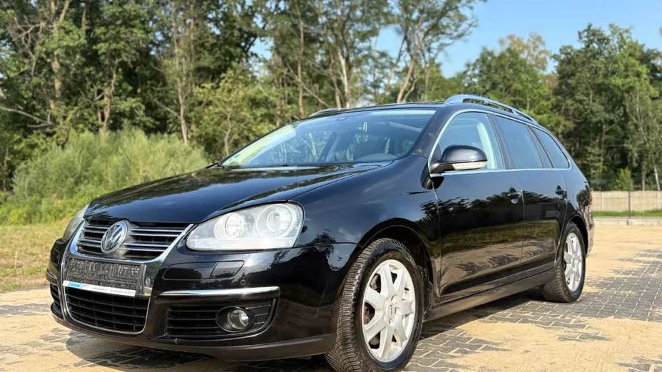 VOLKSWAGEN Golf -