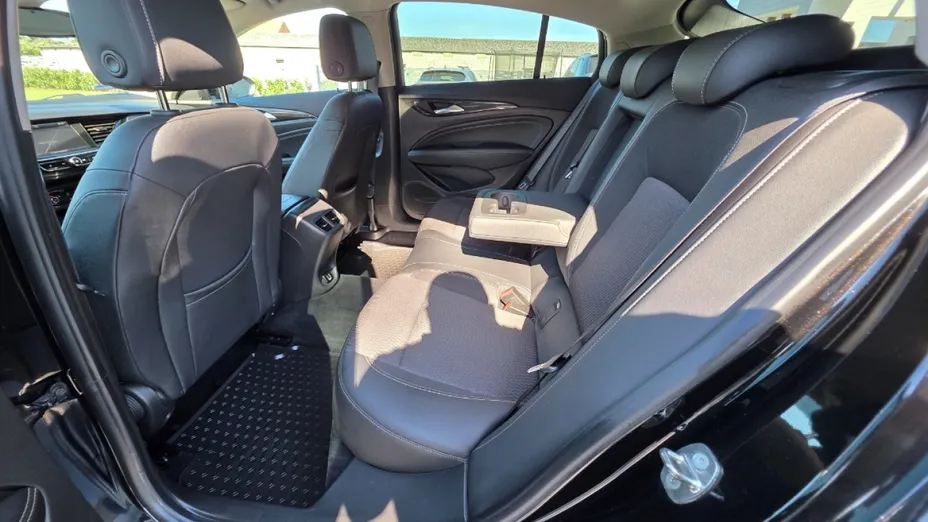 OPEL Insignia -
