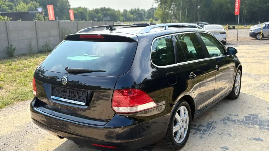 VOLKSWAGEN Golf -