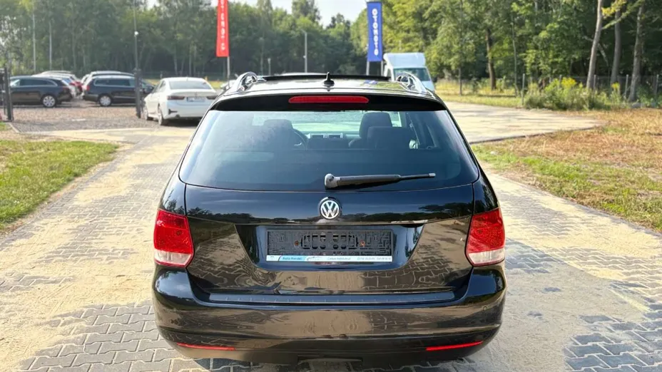 VOLKSWAGEN Golf -