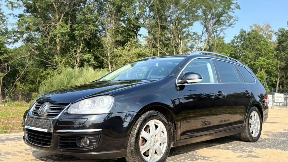 VOLKSWAGEN Golf -