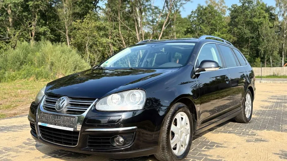 VOLKSWAGEN Golf -
