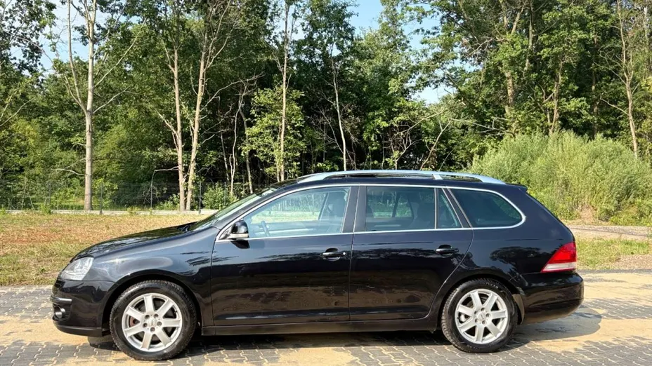 VOLKSWAGEN Golf -