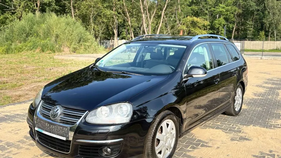 VOLKSWAGEN Golf -