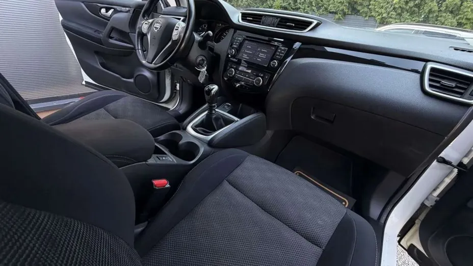 NISSAN Qashqai -