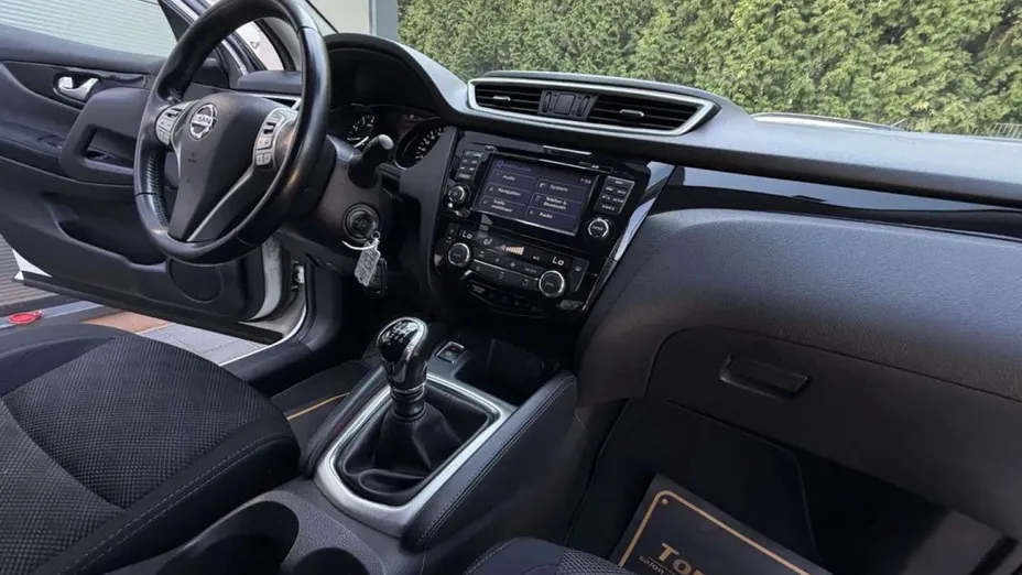 NISSAN Qashqai -