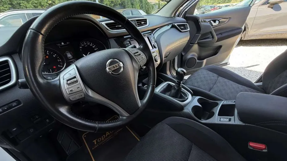 NISSAN Qashqai -