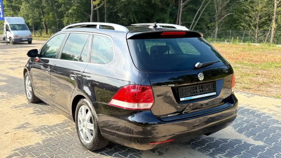 VOLKSWAGEN Golf -