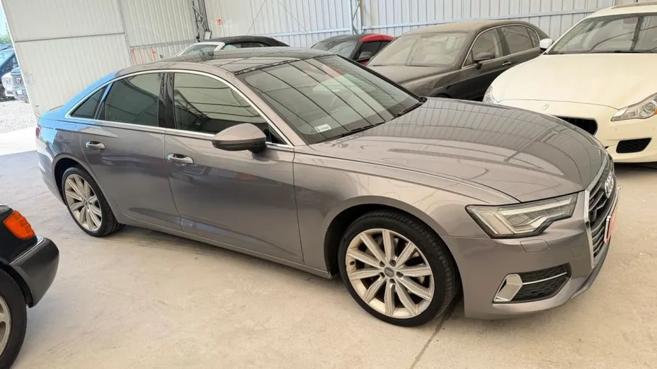 AUDI A6 -