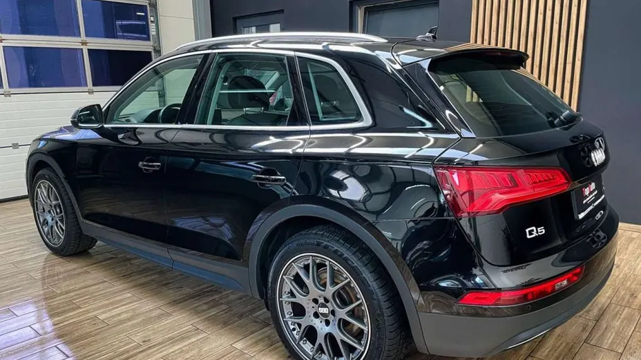 AUDI Q5 -