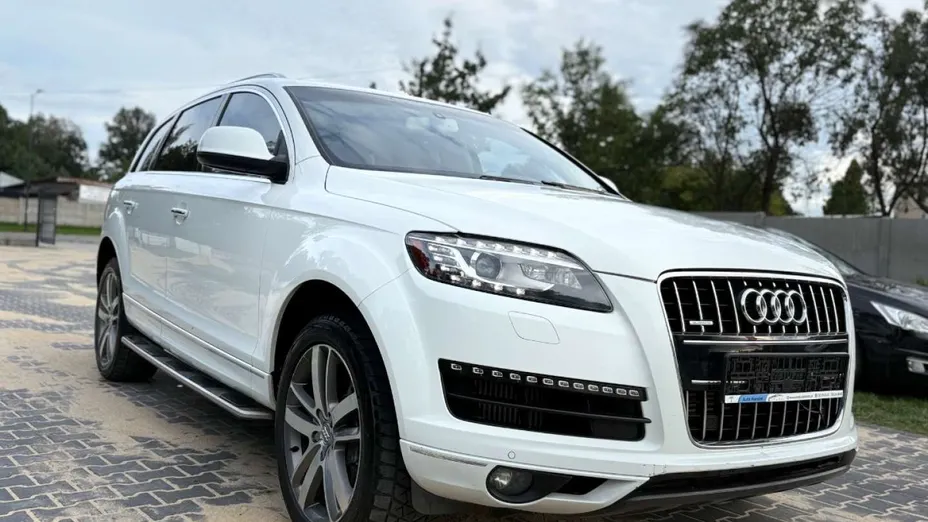 AUDI Q7 -