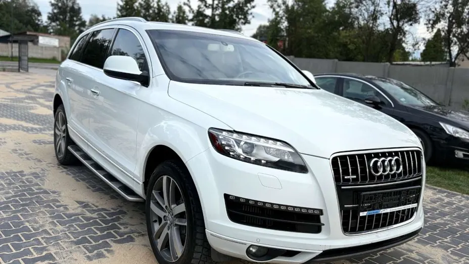AUDI Q7 -