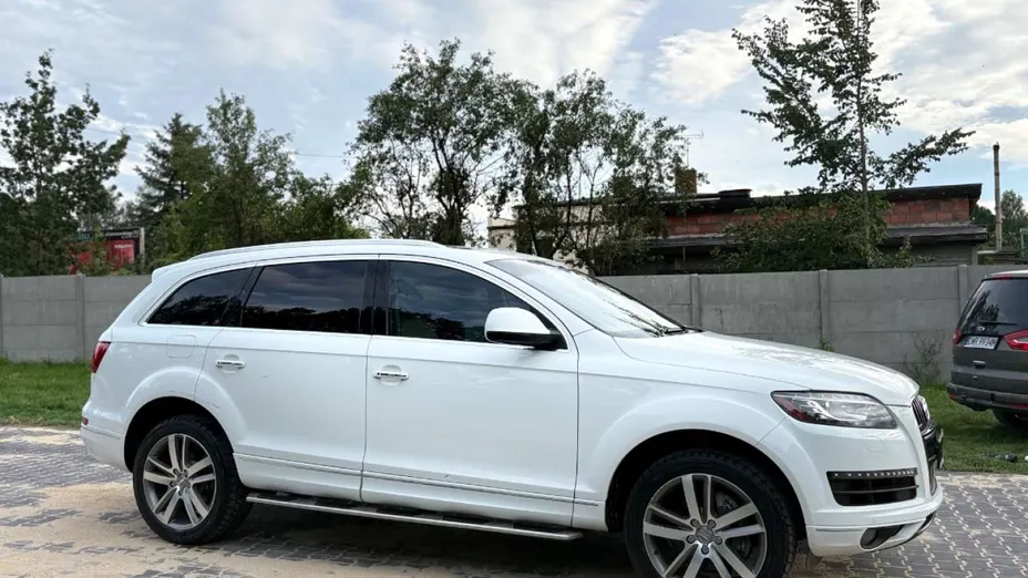 AUDI Q7 -