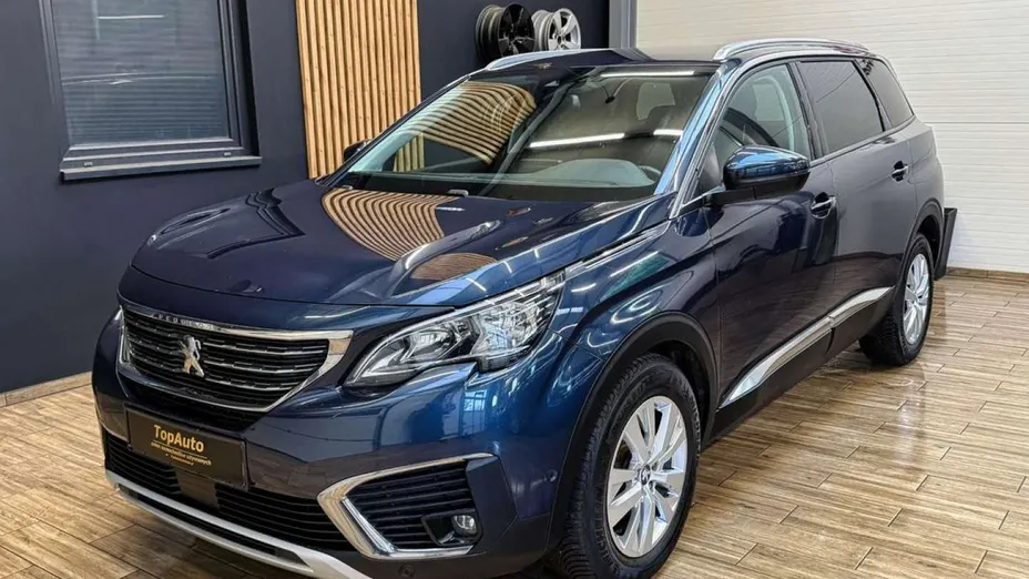 PEUGEOT 5008 -