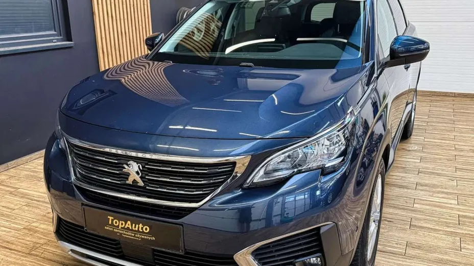 PEUGEOT 5008 -