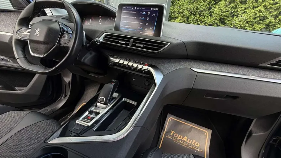 PEUGEOT 5008 -