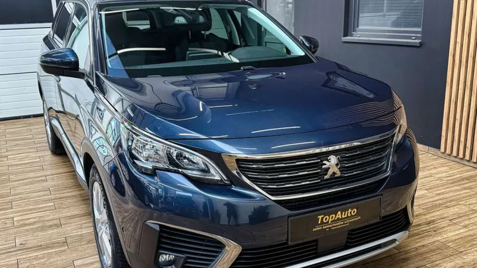 PEUGEOT 5008 -