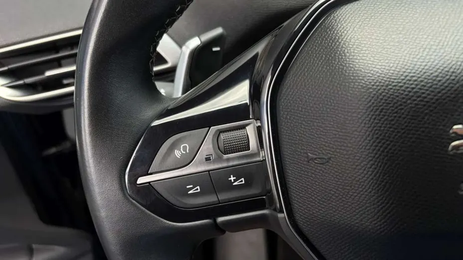 PEUGEOT 5008 -