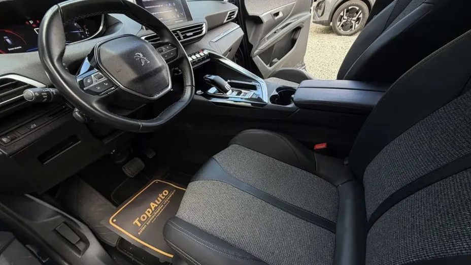 PEUGEOT 5008 -