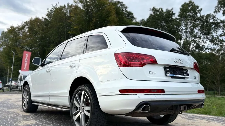 AUDI Q7 -