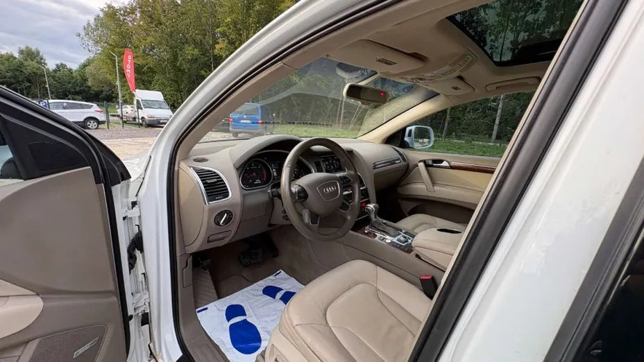 AUDI Q7 -