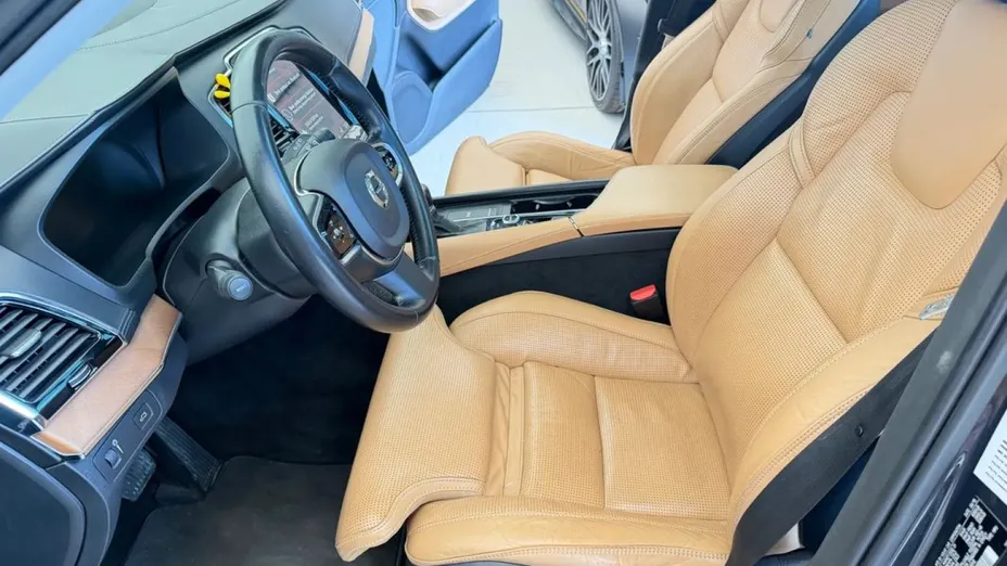 VOLVO XC90 -