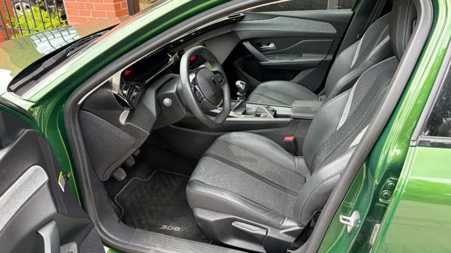 PEUGEOT 308 -