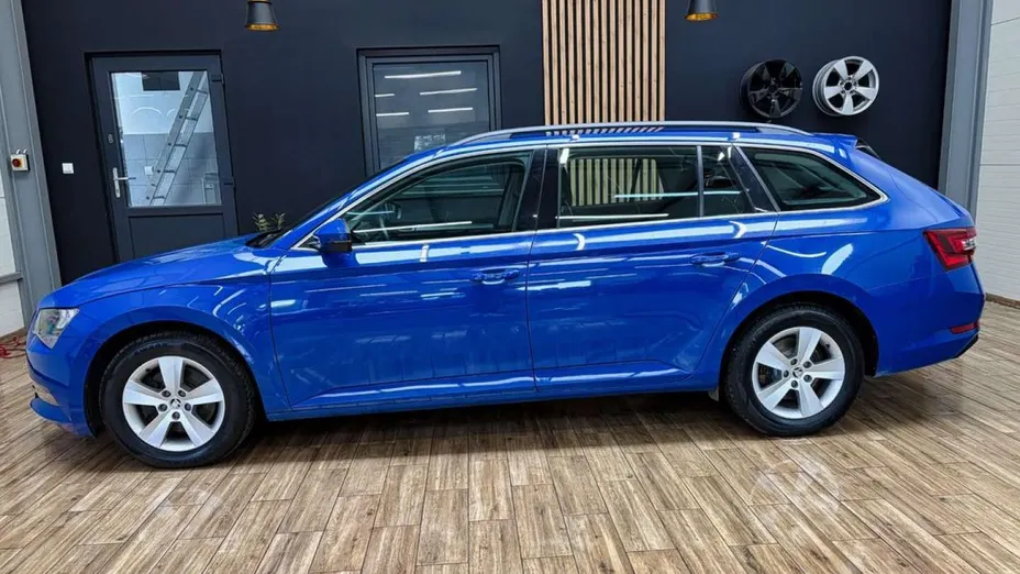 SKODA Superb -