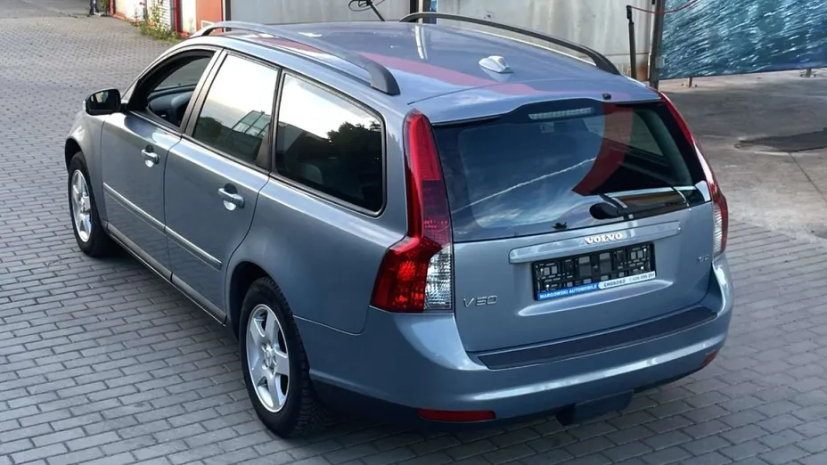 VOLVO V50 -