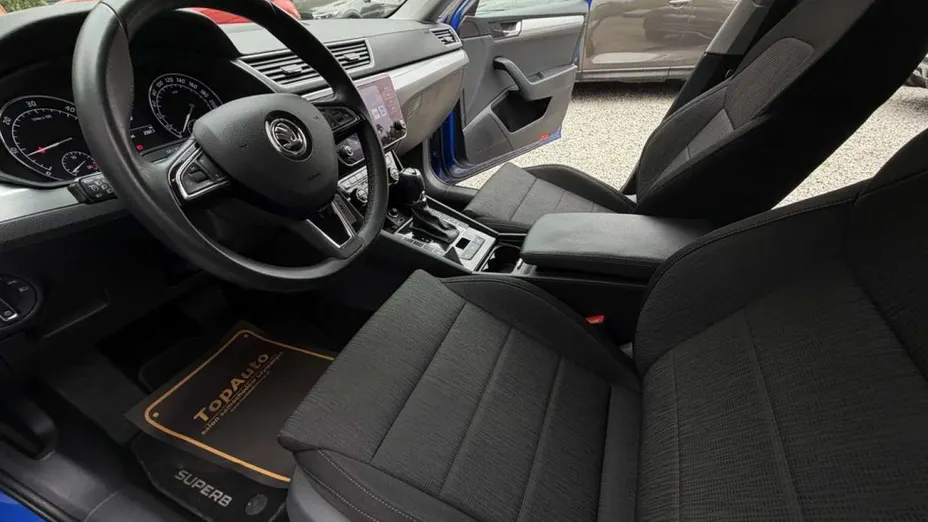 SKODA Superb -
