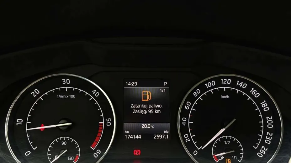 SKODA Superb -