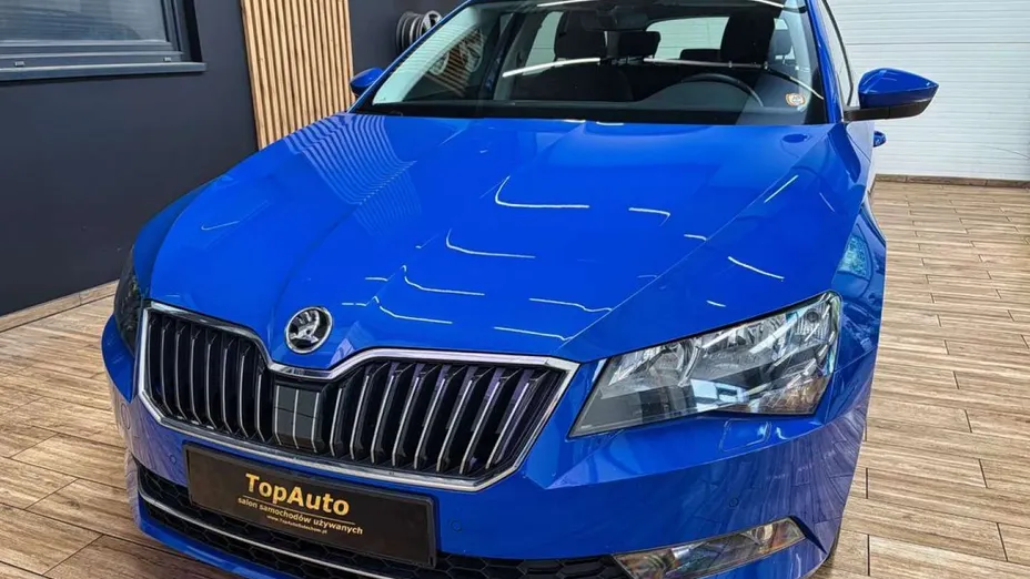 SKODA Superb -