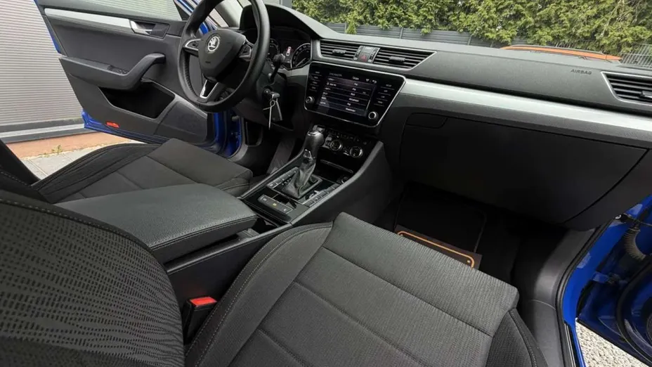 SKODA Superb -