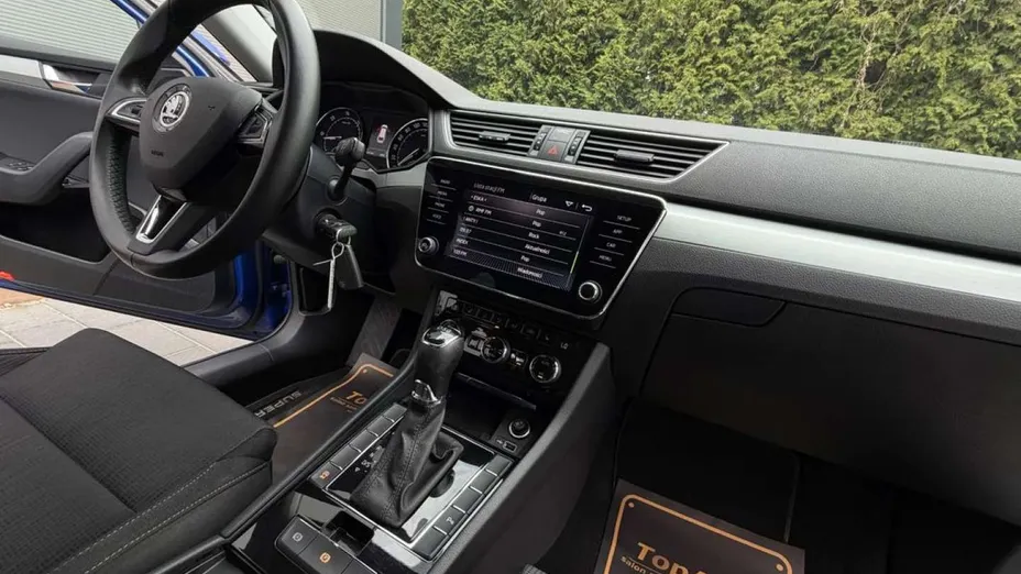 SKODA Superb -