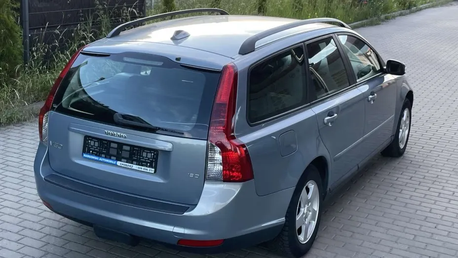 VOLVO V50 -