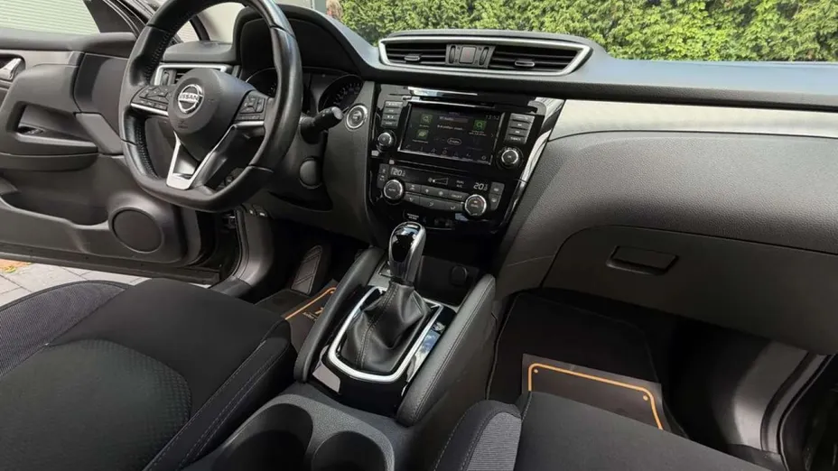 NISSAN Qashqai -