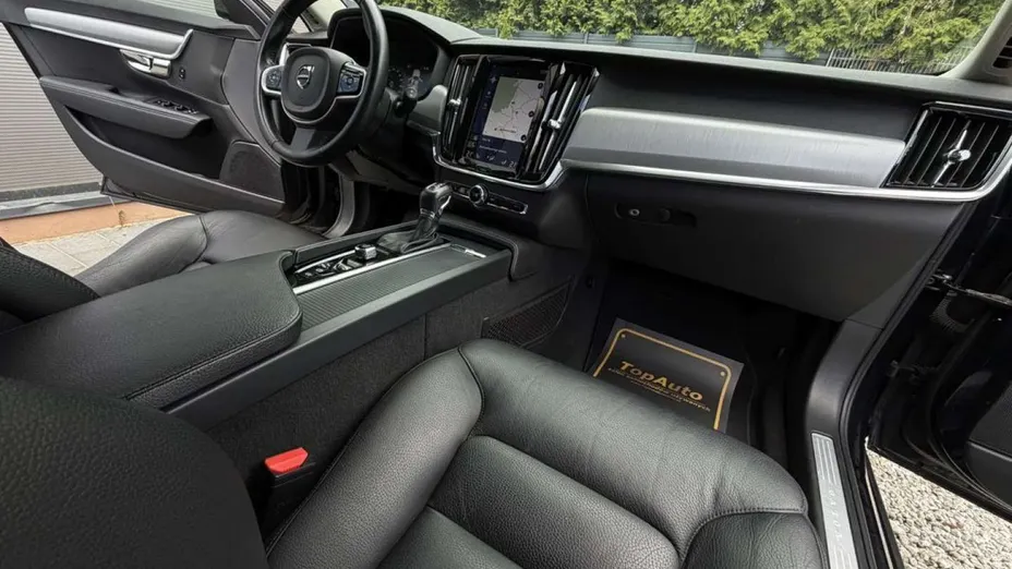 VOLVO V90 -