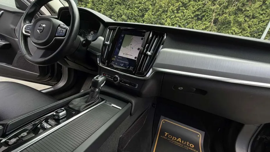 VOLVO V90 -