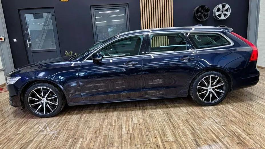 VOLVO V90 -