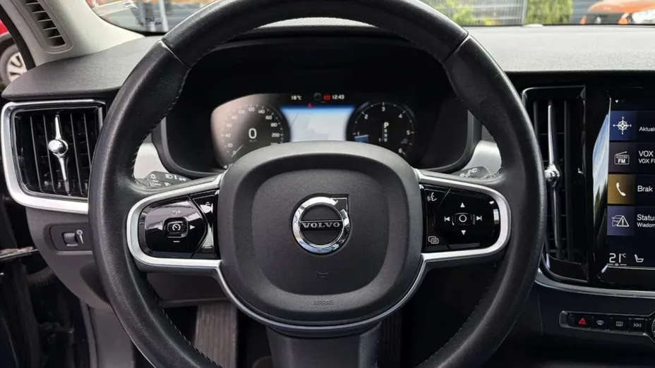 VOLVO V90 -