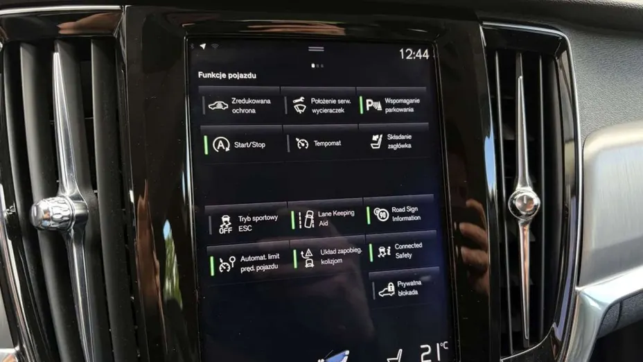 VOLVO V90 -