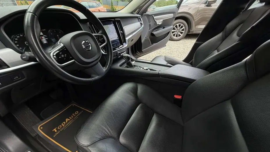 VOLVO V90 -